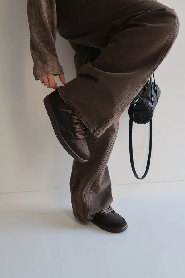 Air Jordan 1 Retro Low OG SP Travis Scott Velvet Brown - Image 2